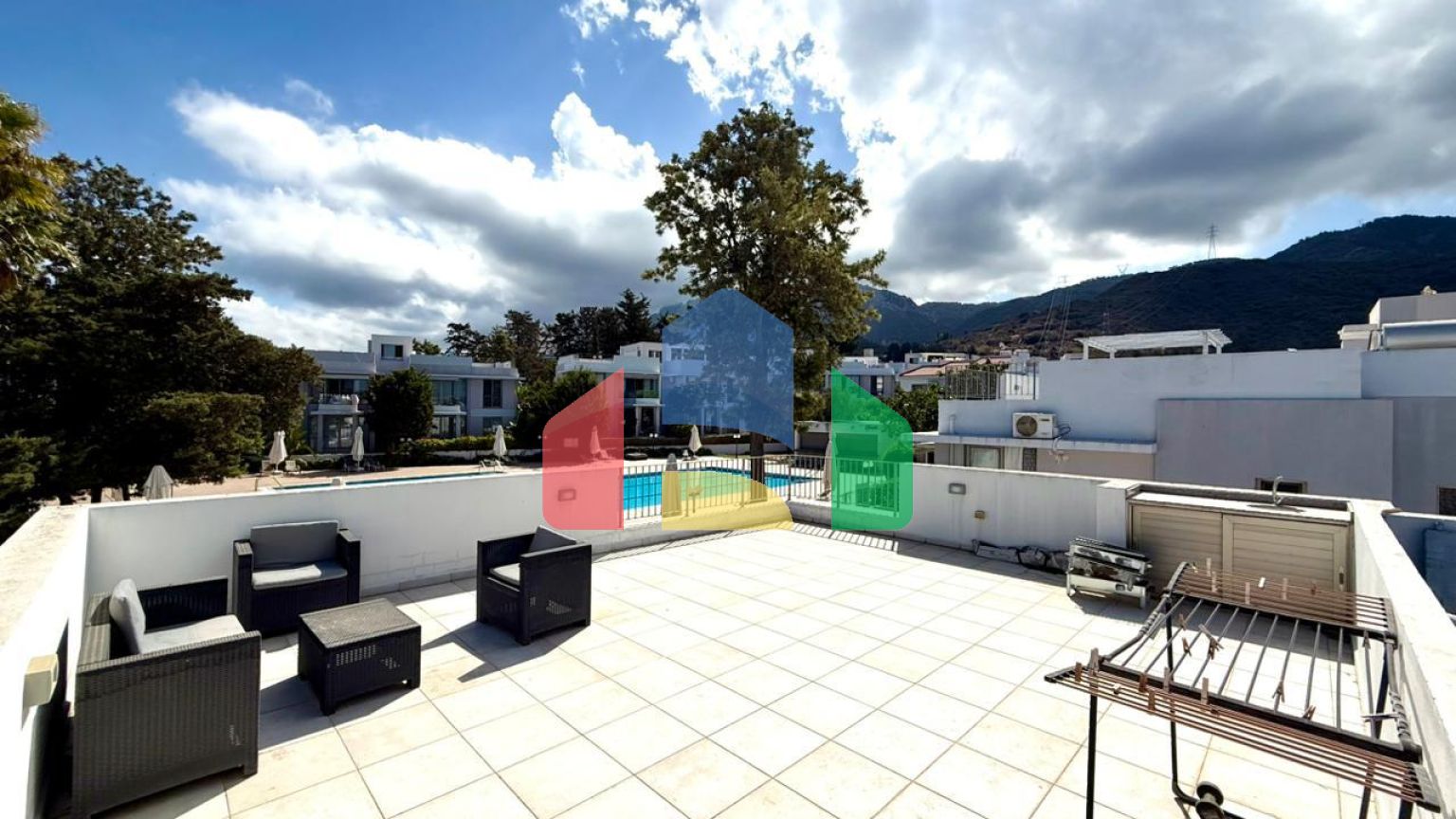 3-комнатный пентхаус 61 м2 с террасой на крыше 44 м2 полностью меблирован