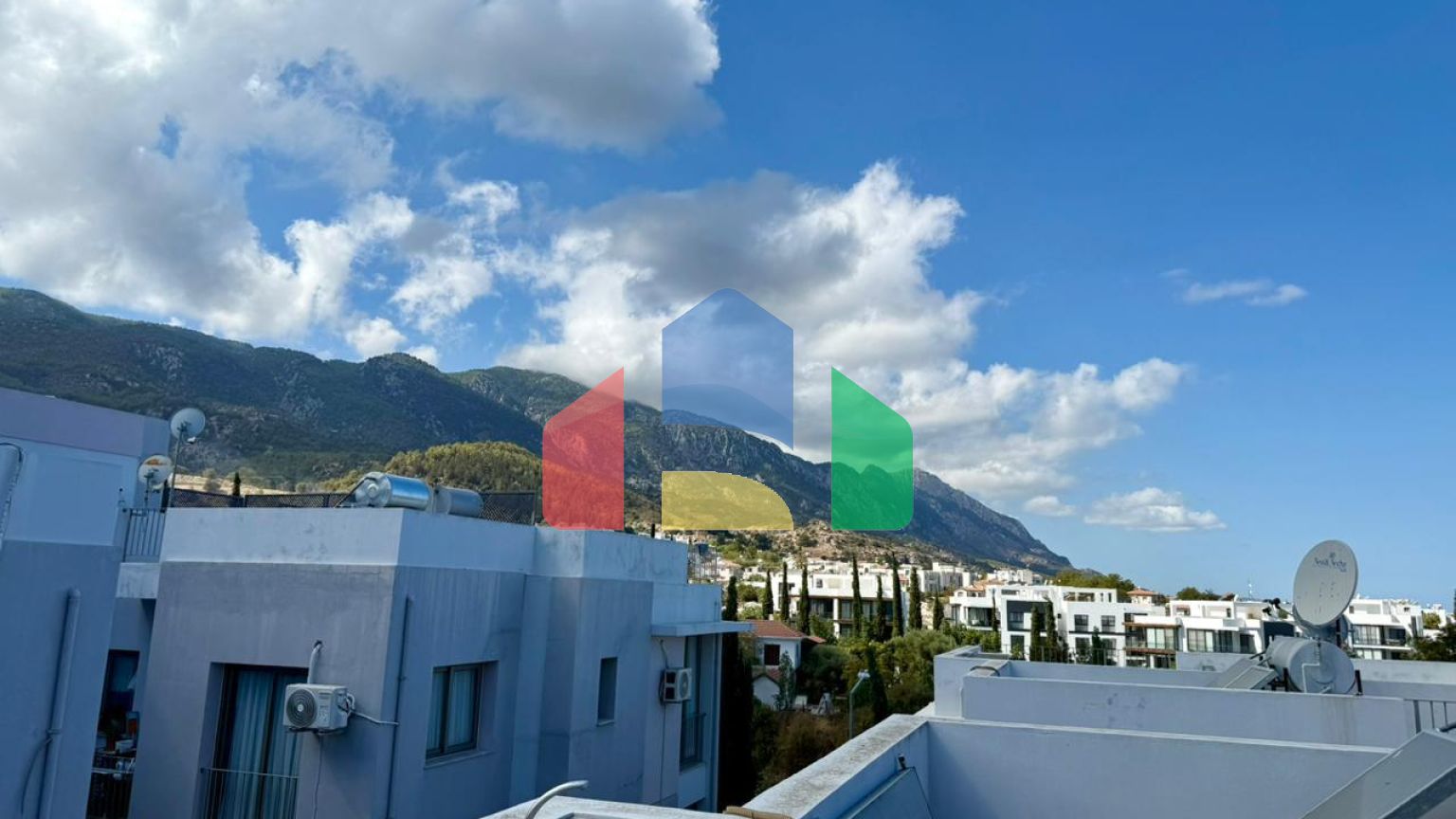 3-комнатный пентхаус 61 м2 с террасой на крыше 44 м2 полностью меблирован