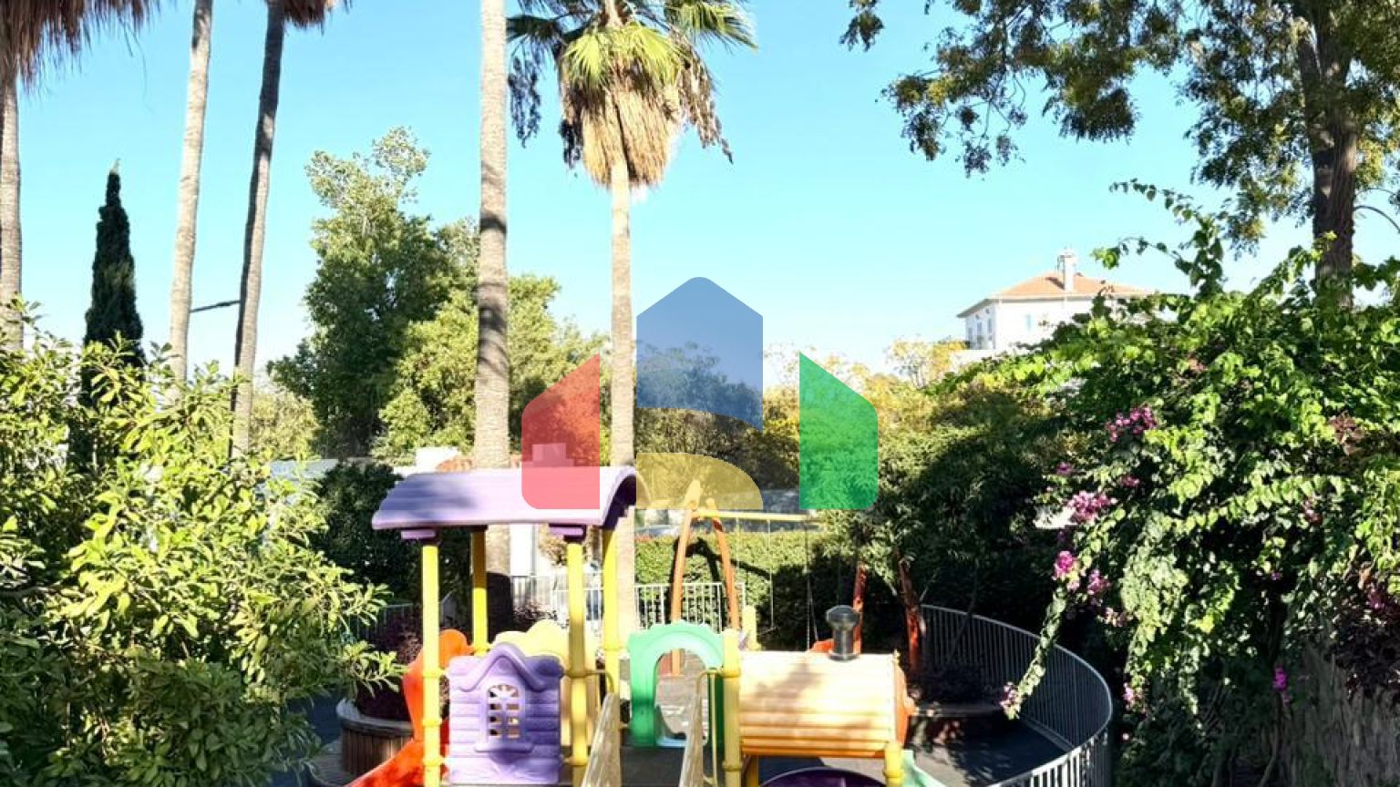 3-комнатный пентхаус 61 м2 с террасой на крыше 44 м2 полностью меблирован