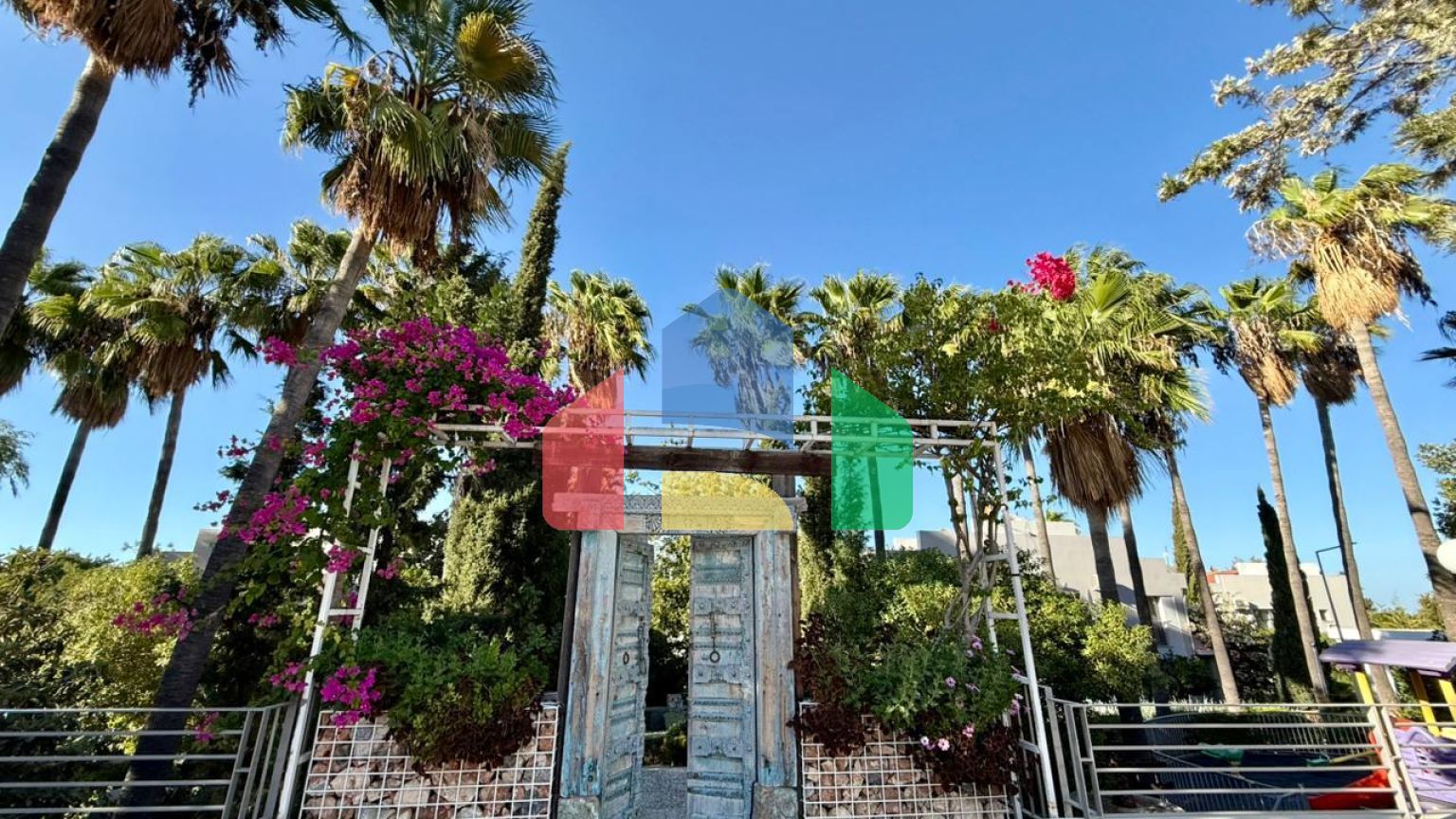 3-комнатный пентхаус 61 м2 с террасой на крыше 44 м2 полностью меблирован