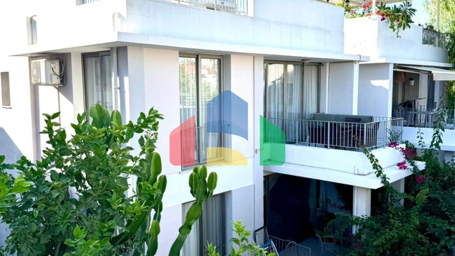 3-комнатный пентхаус 61 м2 с террасой на крыше 44 м2 полностью меблирован