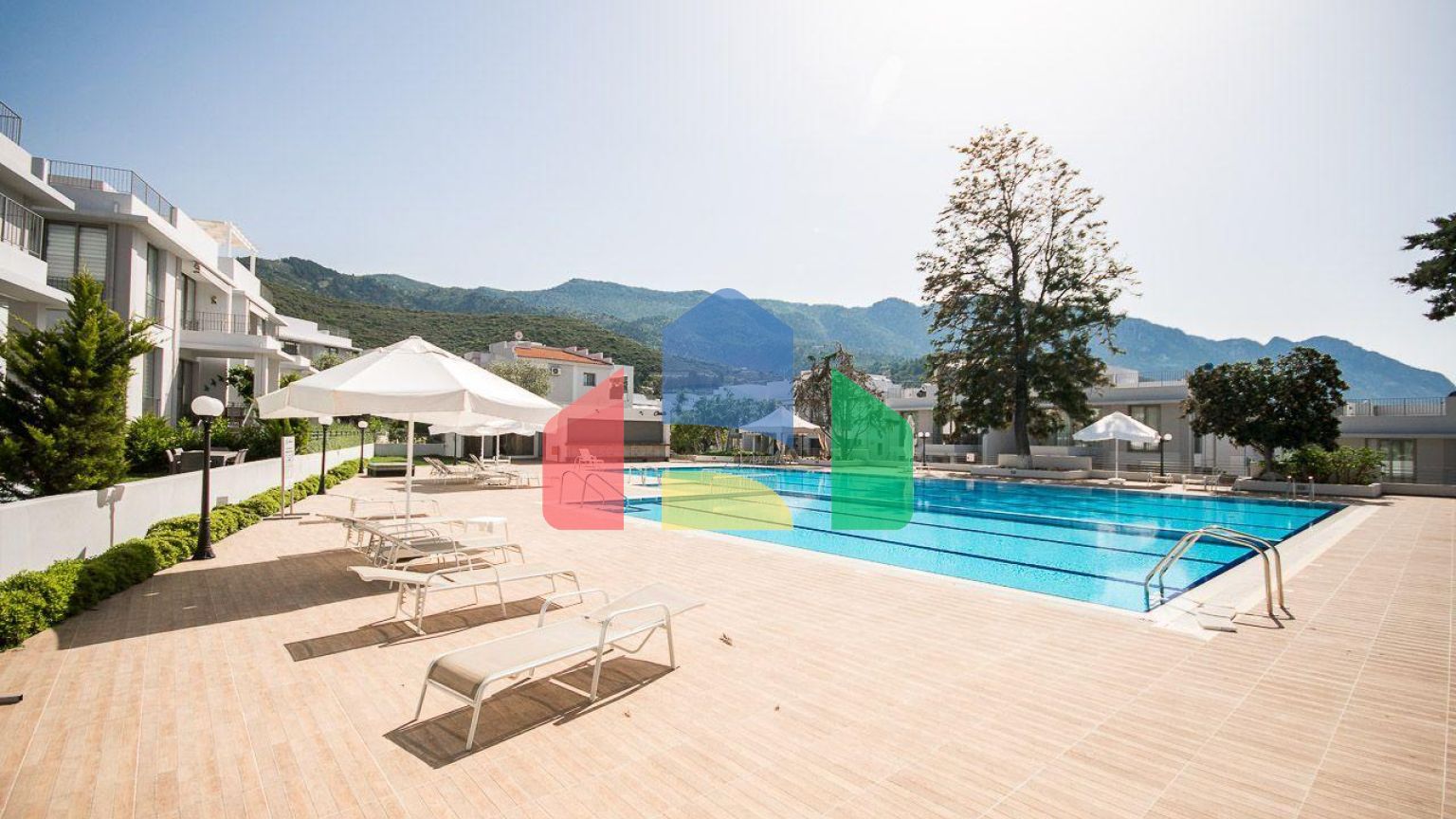 3-комнатный пентхаус 61 м2 с террасой на крыше 44 м2 полностью меблирован