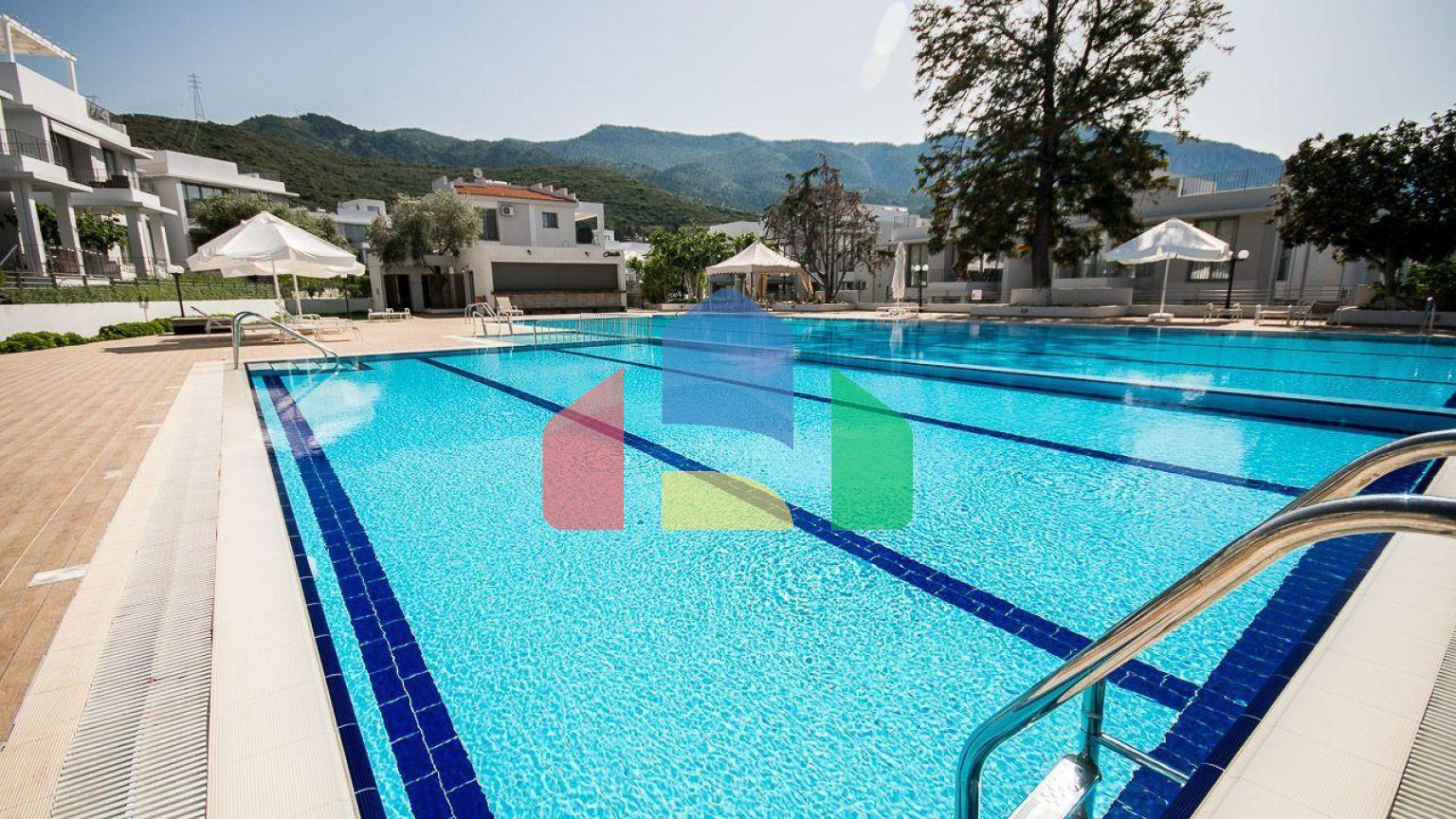 3-комнатный пентхаус 61 м2 с террасой на крыше 44 м2 полностью меблирован