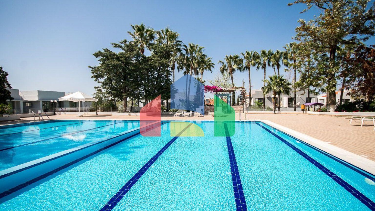 3-комнатный пентхаус 61 м2 с террасой на крыше 44 м2 полностью меблирован