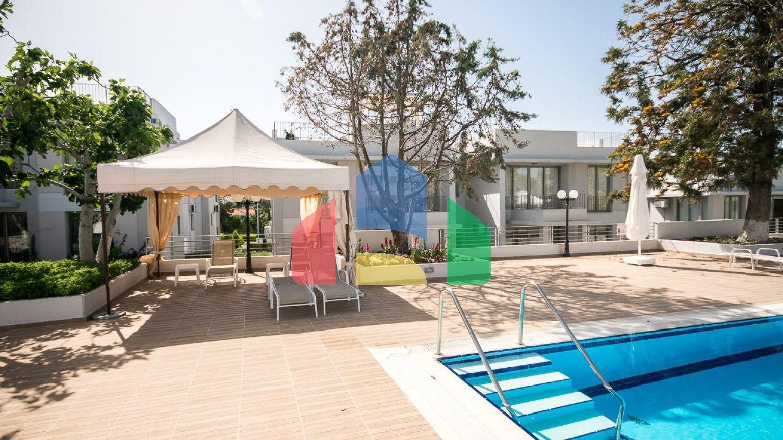 3-комнатный пентхаус 61 м2 с террасой на крыше 44 м2 полностью меблирован