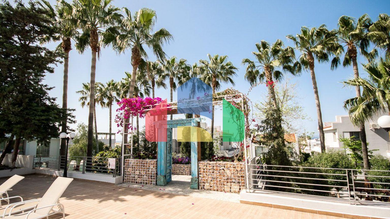 3-комнатный пентхаус 61 м2 с террасой на крыше 44 м2 полностью меблирован