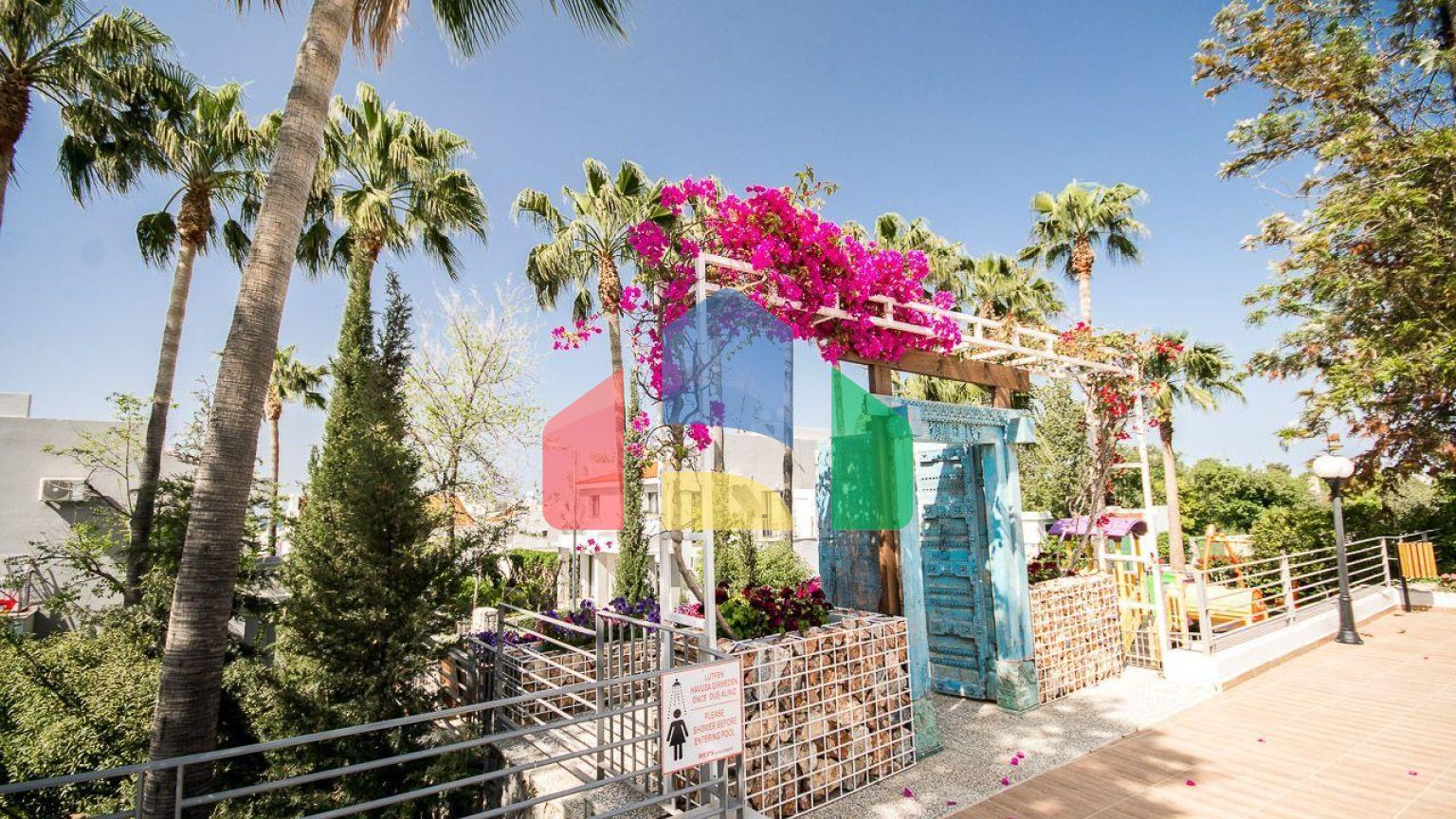 3-комнатный пентхаус 61 м2 с террасой на крыше 44 м2 полностью меблирован