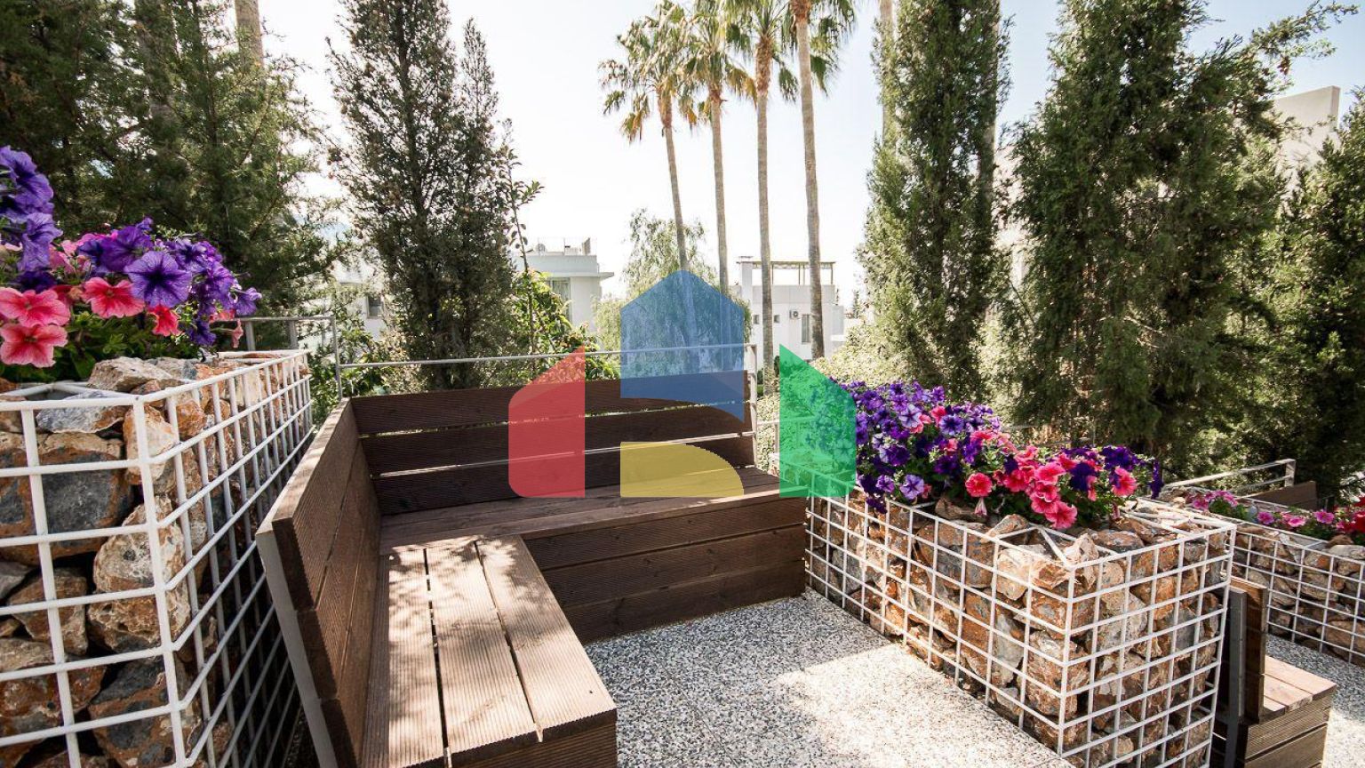 3-комнатный пентхаус 61 м2 с террасой на крыше 44 м2 полностью меблирован