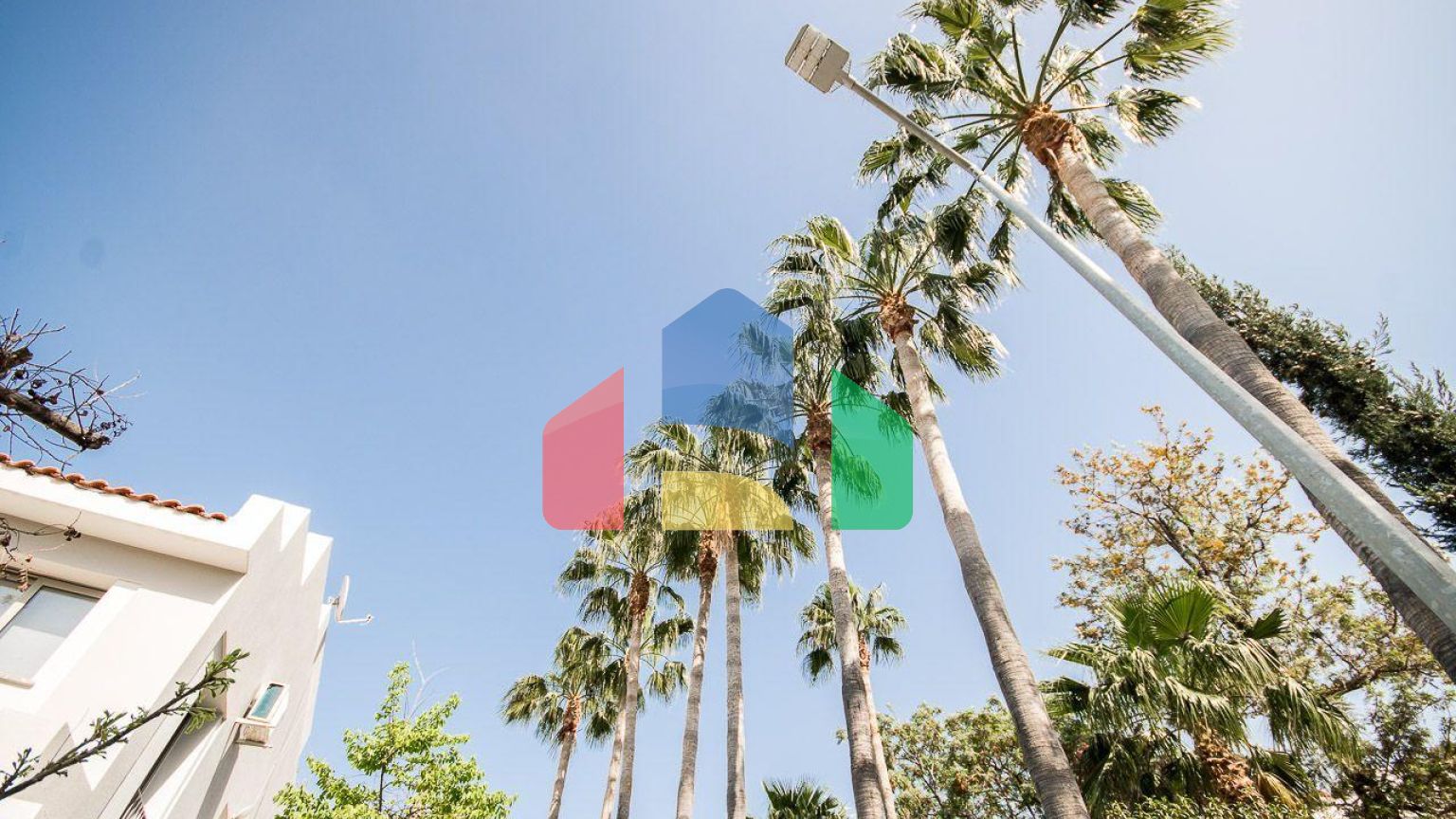 3-комнатный пентхаус 61 м2 с террасой на крыше 44 м2 полностью меблирован