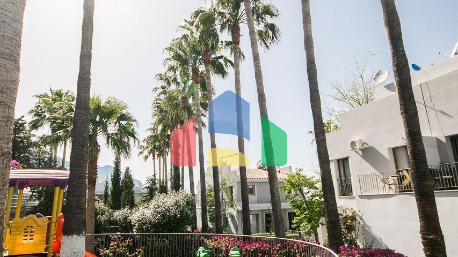 3-комнатный пентхаус 61 м2 с террасой на крыше 44 м2 полностью меблирован