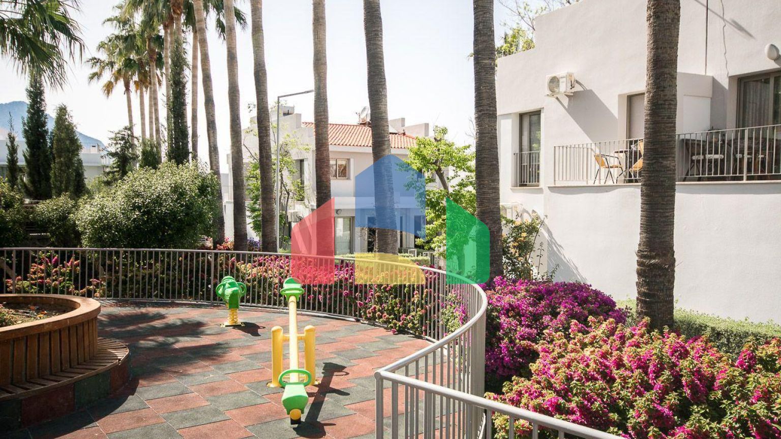 3-комнатный пентхаус 61 м2 с террасой на крыше 44 м2 полностью меблирован