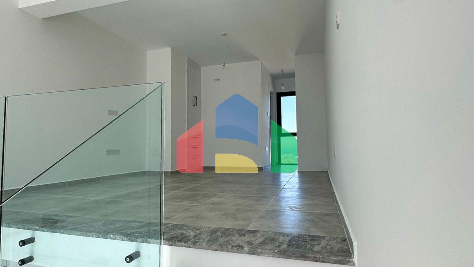 3-комнатный пентхаус loft 70 м2 с террасой на крыше 35 м2 с видами на море!