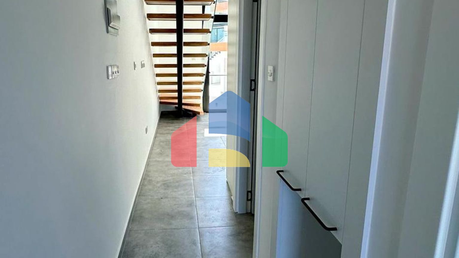 3-комнатный пентхаус loft 70 м2 с террасой на крыше 35 м2 с видами на море!