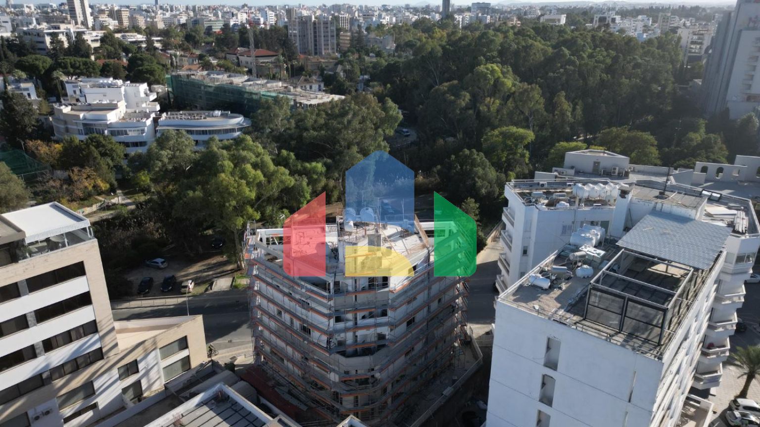 Современные апартаменты и магазины в центре Ларнаки, Centarllink