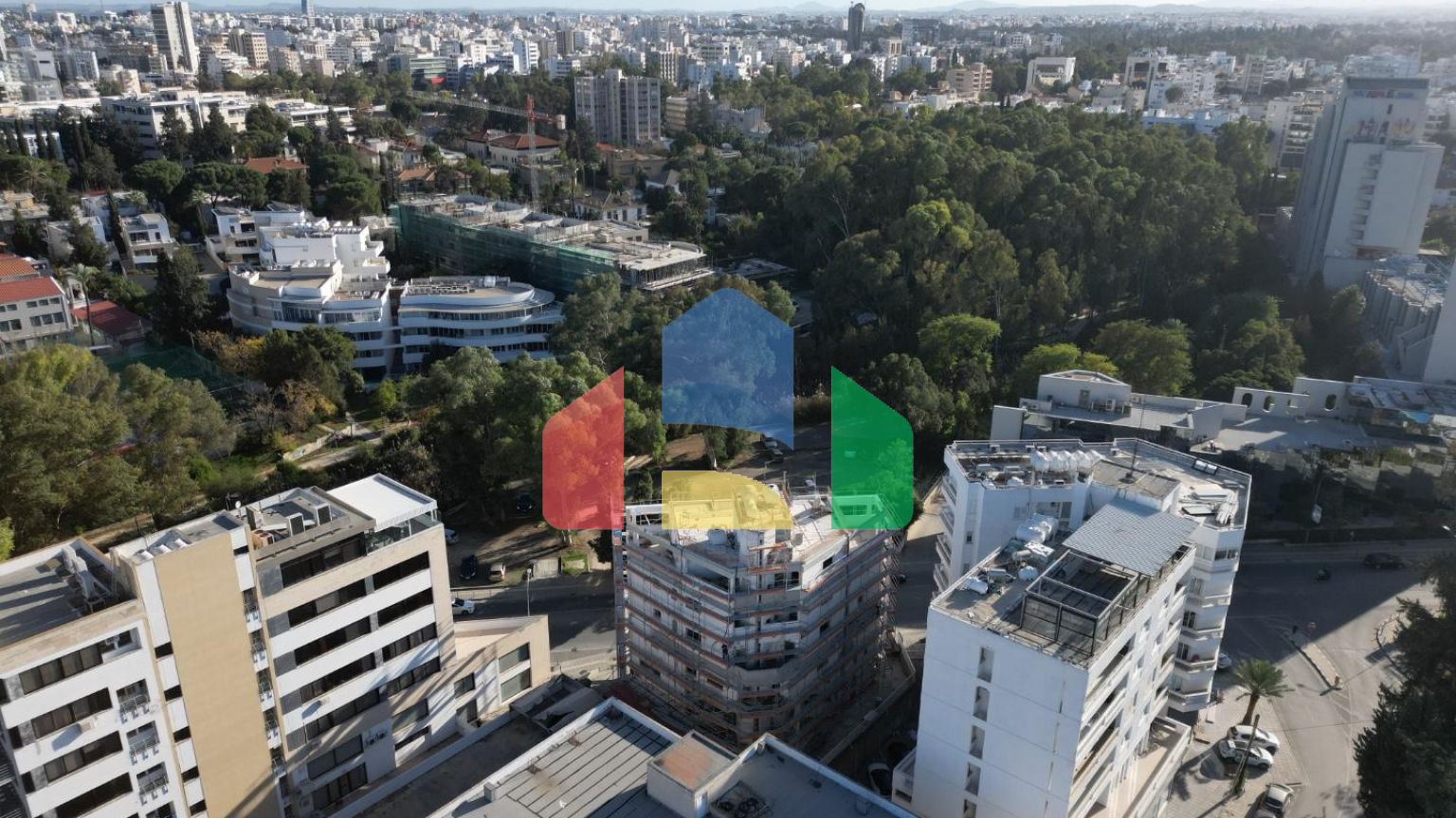 Современные апартаменты и магазины в центре Ларнаки, Centarllink