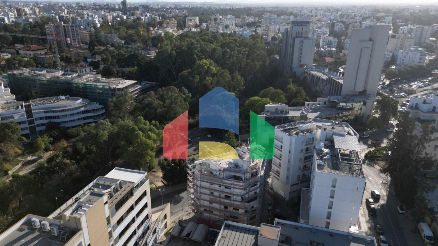 Современные апартаменты и магазины в центре Ларнаки, Centarllink