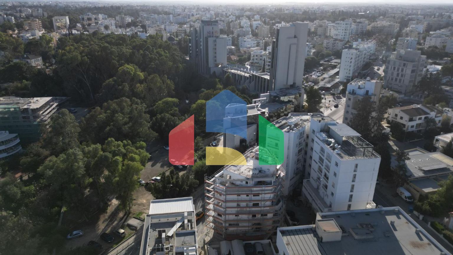 Современные апартаменты и магазины в центре Ларнаки, Centarllink