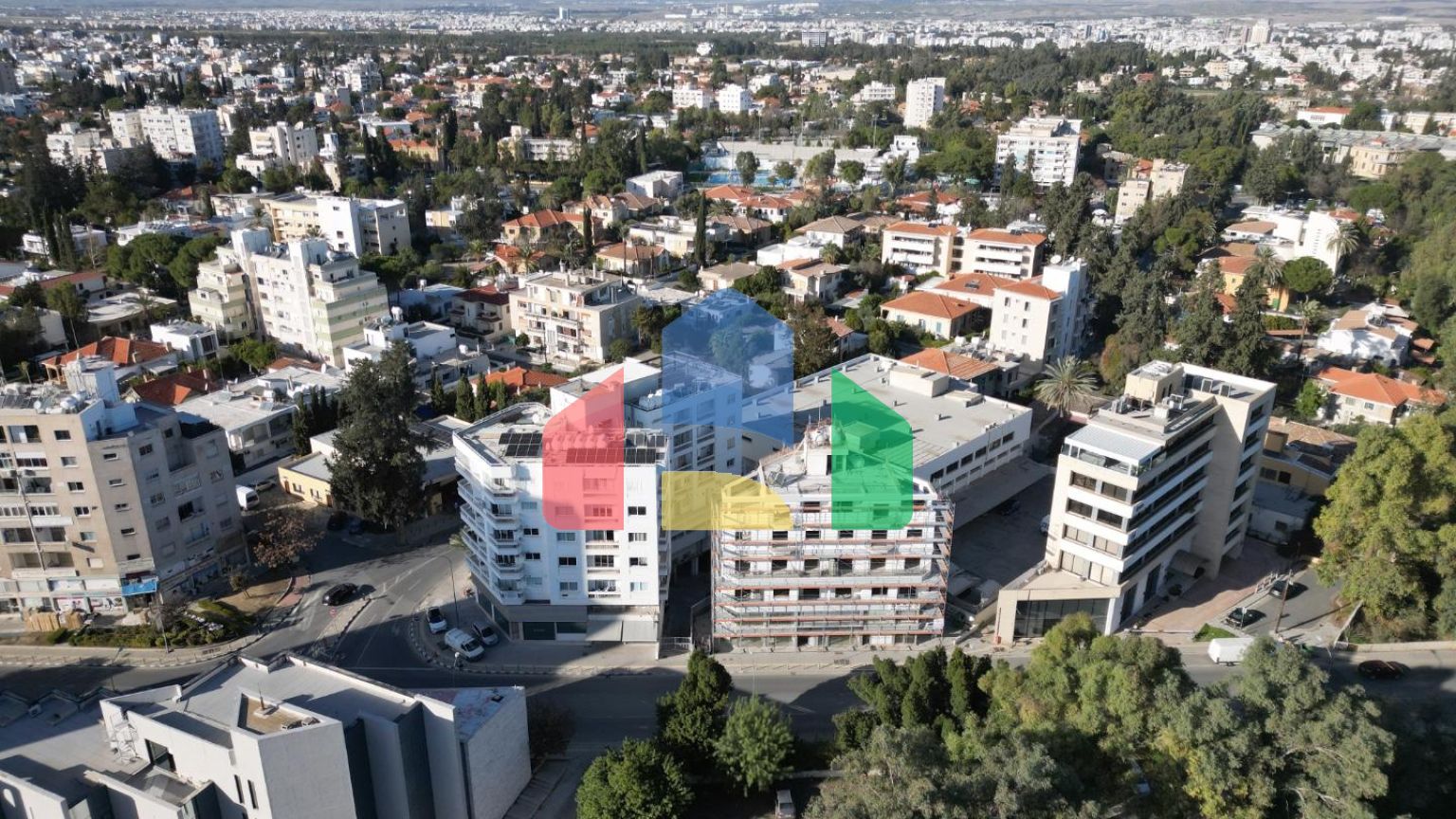 Современные апартаменты и магазины в центре Ларнаки, Centarllink