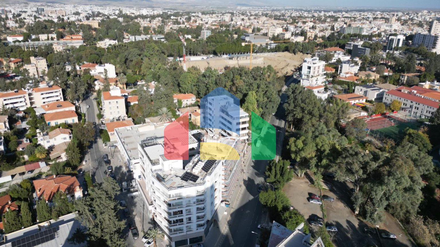 Современные апартаменты и магазины в центре Ларнаки, Centarllink