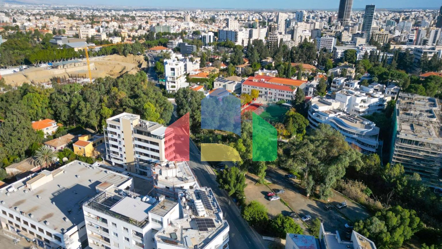 Современные апартаменты и магазины в центре Ларнаки, Centarllink