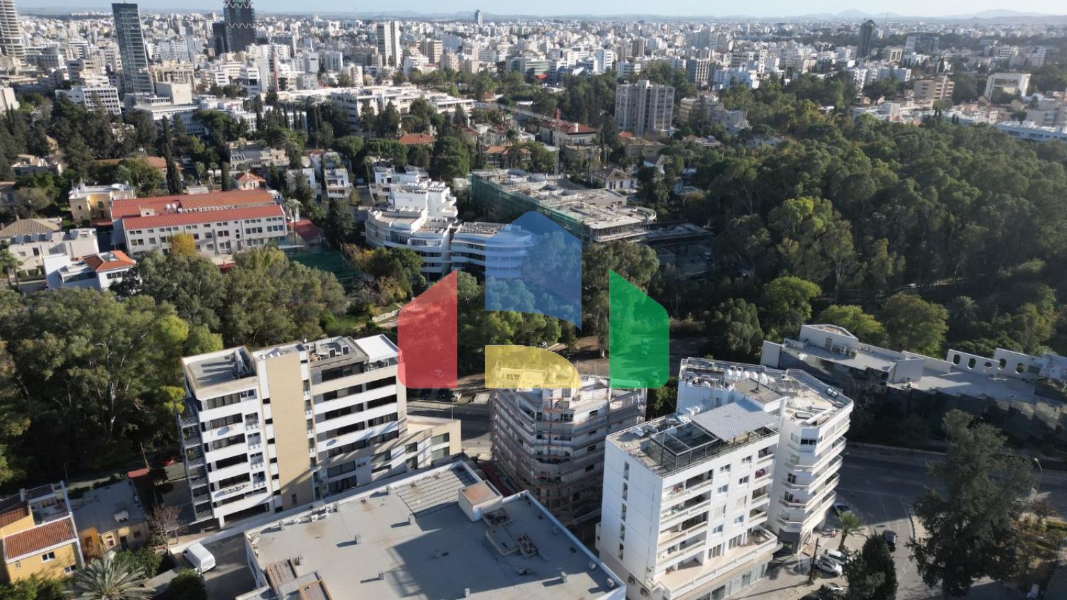 Современные апартаменты и магазины в центре Ларнаки, Centarllink