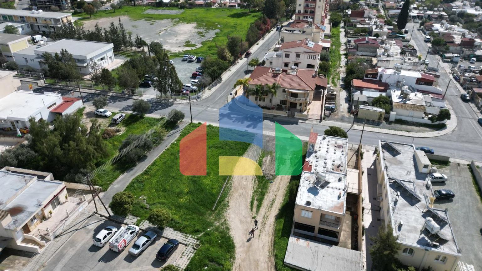 Современные апартаменты и магазины в центре Ларнаки, Easy Living