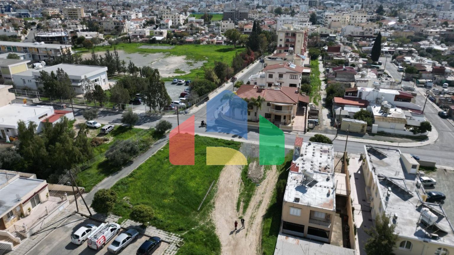 Современные апартаменты и магазины в центре Ларнаки, Easy Living