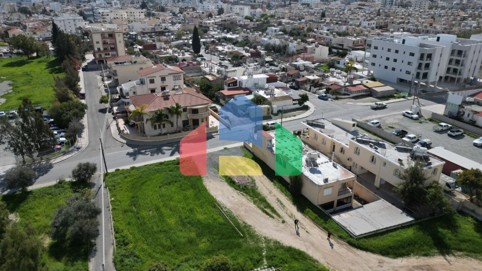 Современные апартаменты и магазины в центре Ларнаки, Easy Living