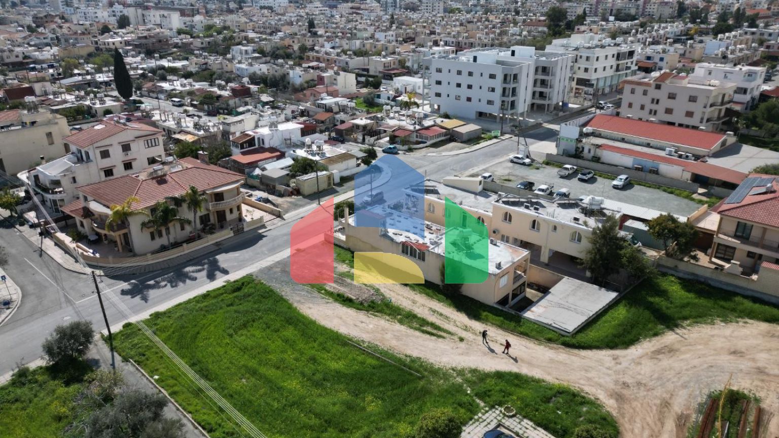 Современные апартаменты и магазины в центре Ларнаки, Easy Living