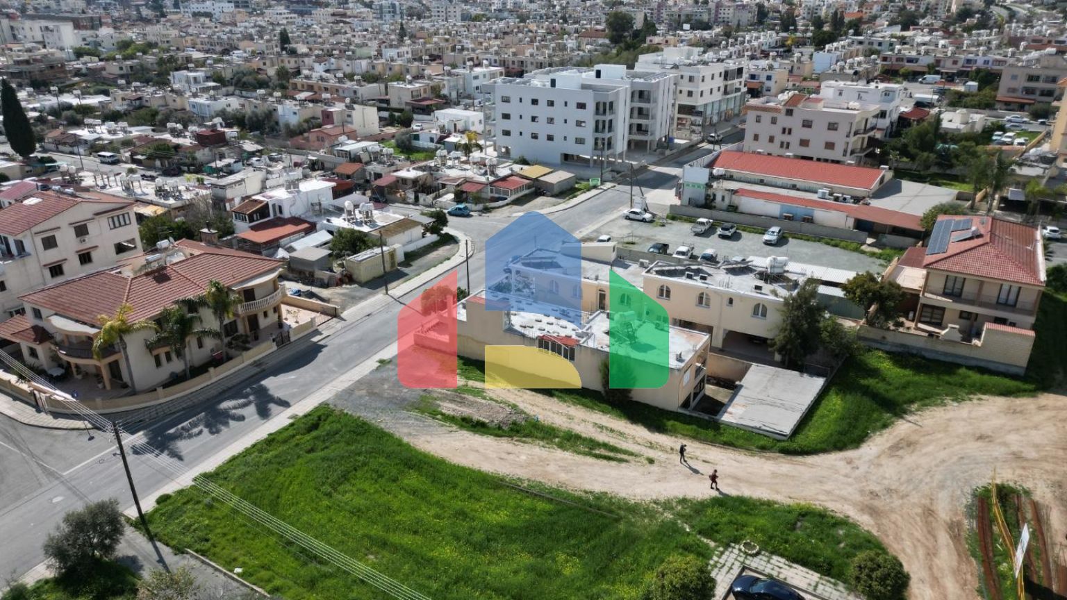 Современные апартаменты и магазины в центре Ларнаки, Easy Living