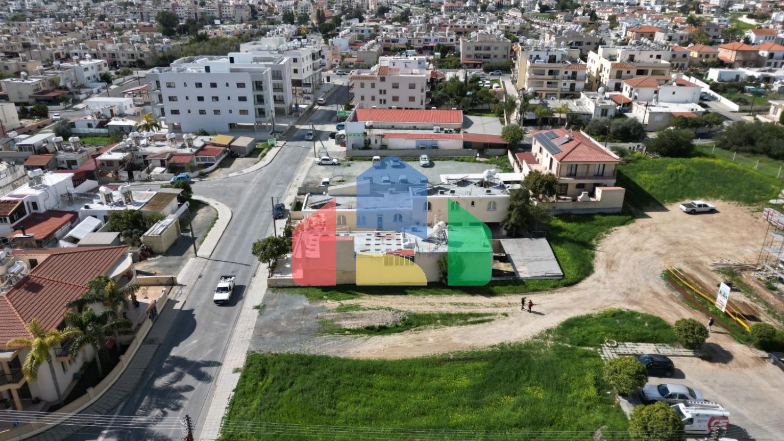 Современные апартаменты и магазины в центре Ларнаки, Easy Living