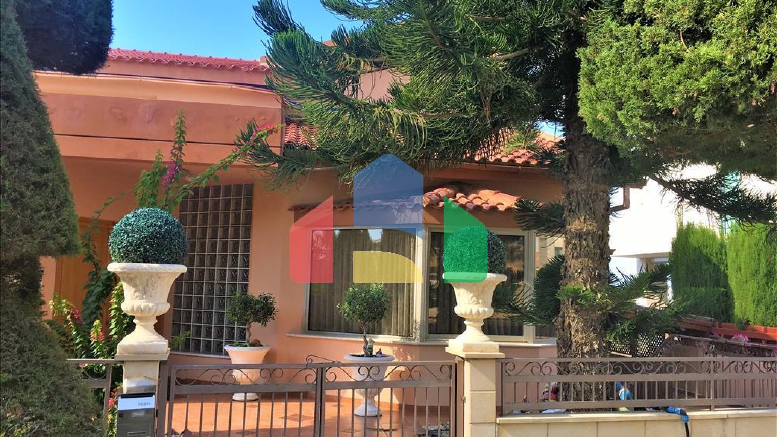 Продаж - Вілла 580 m² В Лимассоле