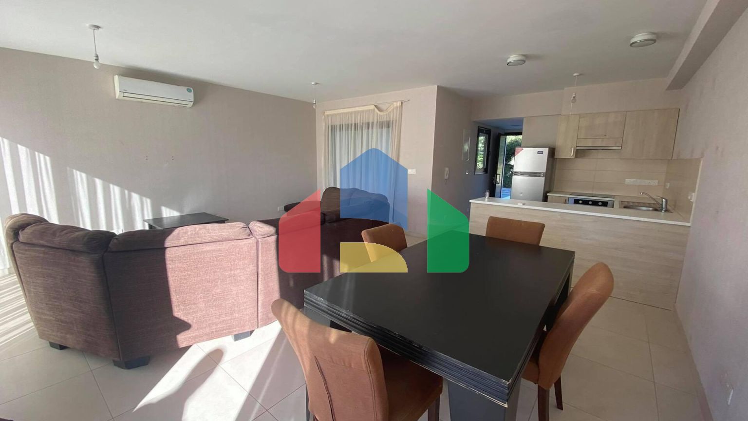 Продаж - Таунхаус 125 m² В Лимассоле