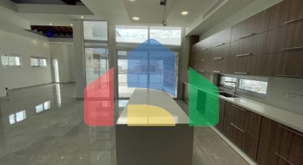 Продаж - Вілла 376 m² В Лимассоле