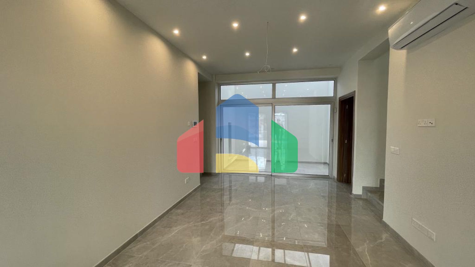 Продаж - Вілла 376 m² В Лимассоле