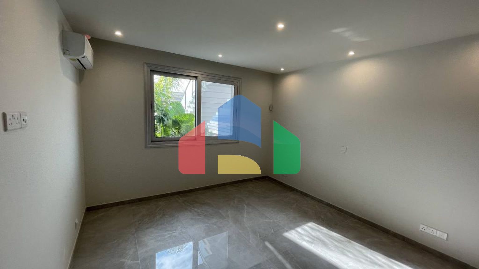 Продаж - Вілла 376 m² В Лимассоле