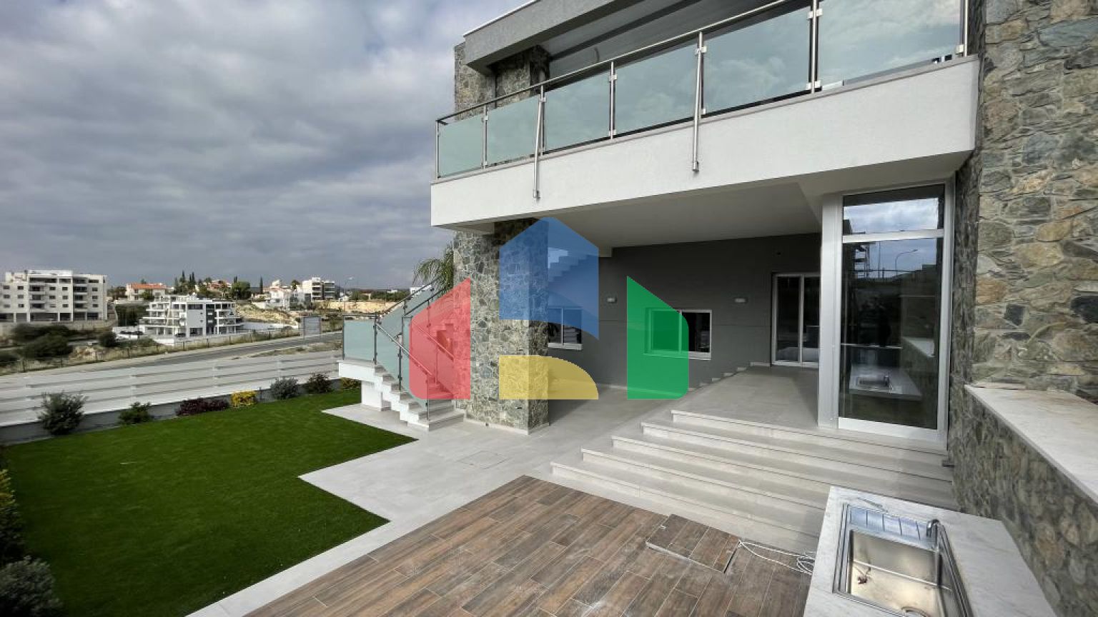 Продаж - Вілла 376 m² В Лимассоле