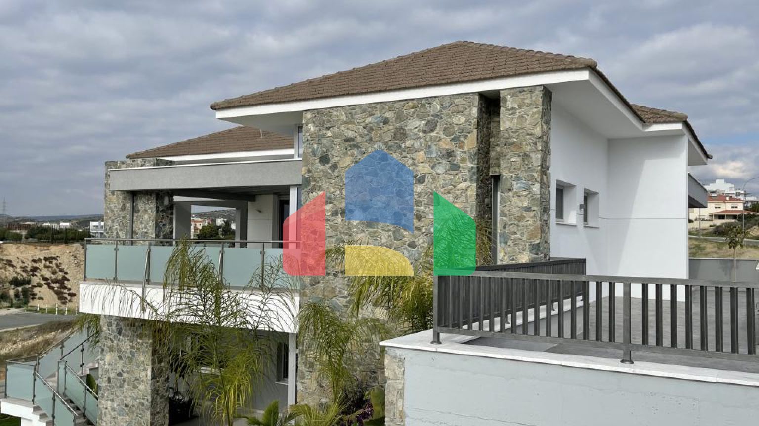 Продаж - Вілла 376 m² В Лимассоле