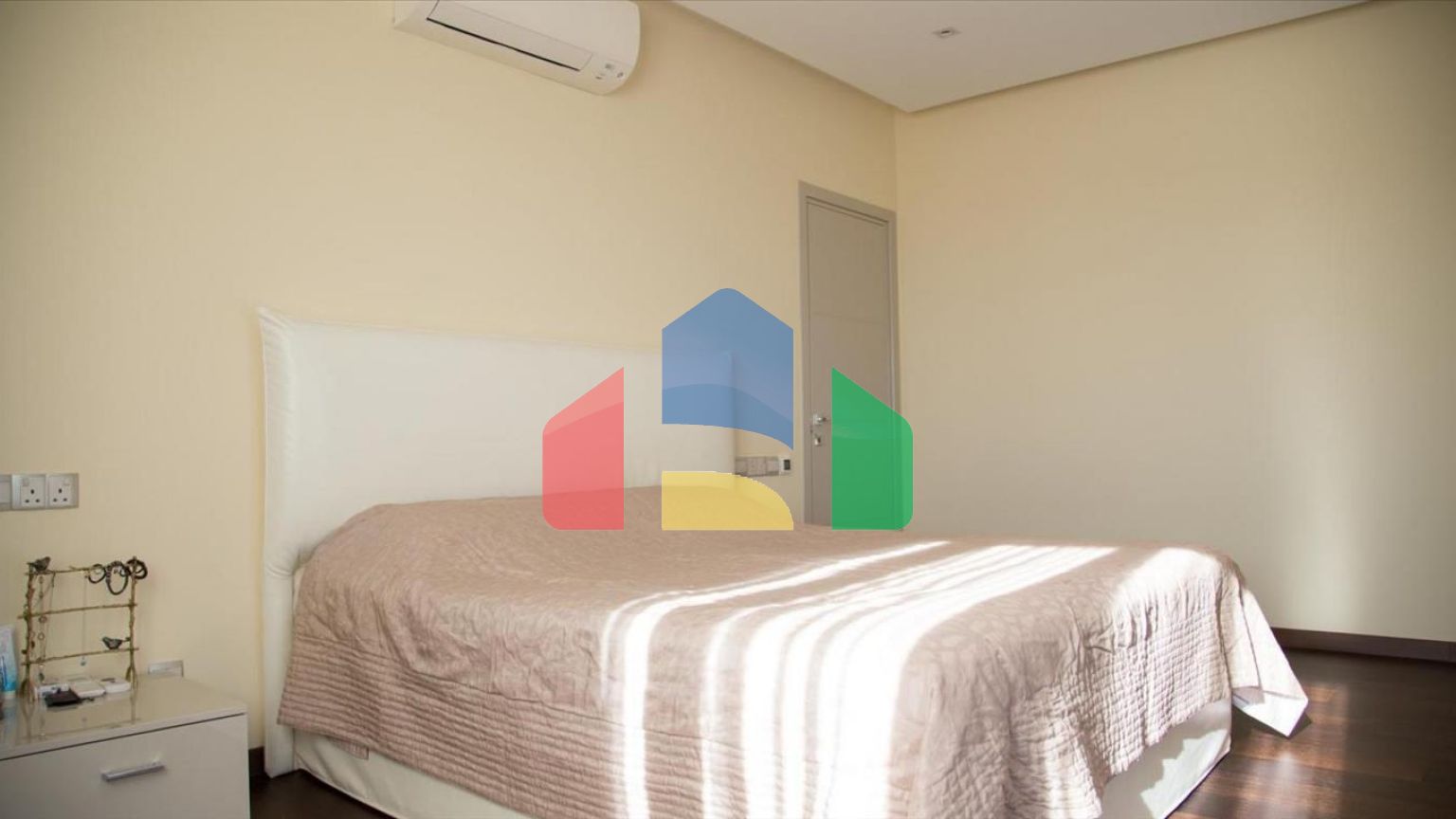 Продаж - Вілла 330 m² В Лимассоле