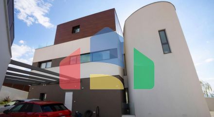 Продаж - Вілла 593 m² В Лимассоле