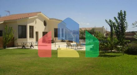 For Sale - Detached house 200 m² in Limassol