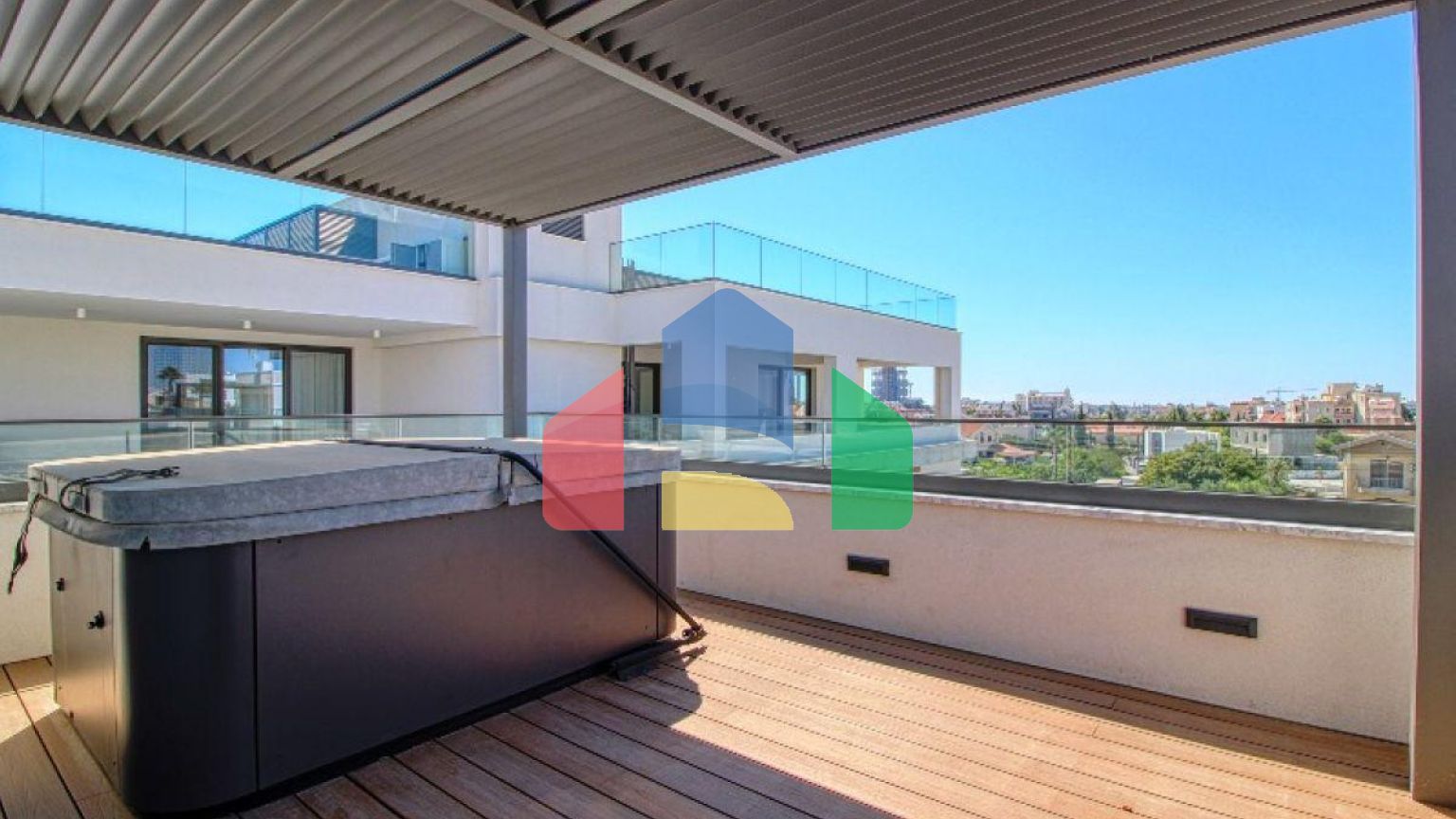 Продаж - Вілла 226 m² В Лимассоле