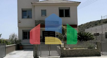 Продаж - Вілла 295 m² В Лимассоле