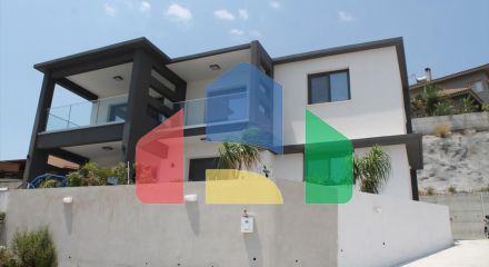 For Sale - Villa 240 m² in Limassol