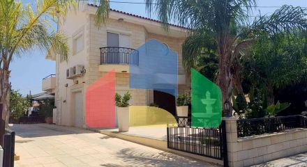 For Sale - Detached house 320 m² in Limassol