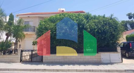 Продаж - Котедж 320 m² В Лимассоле