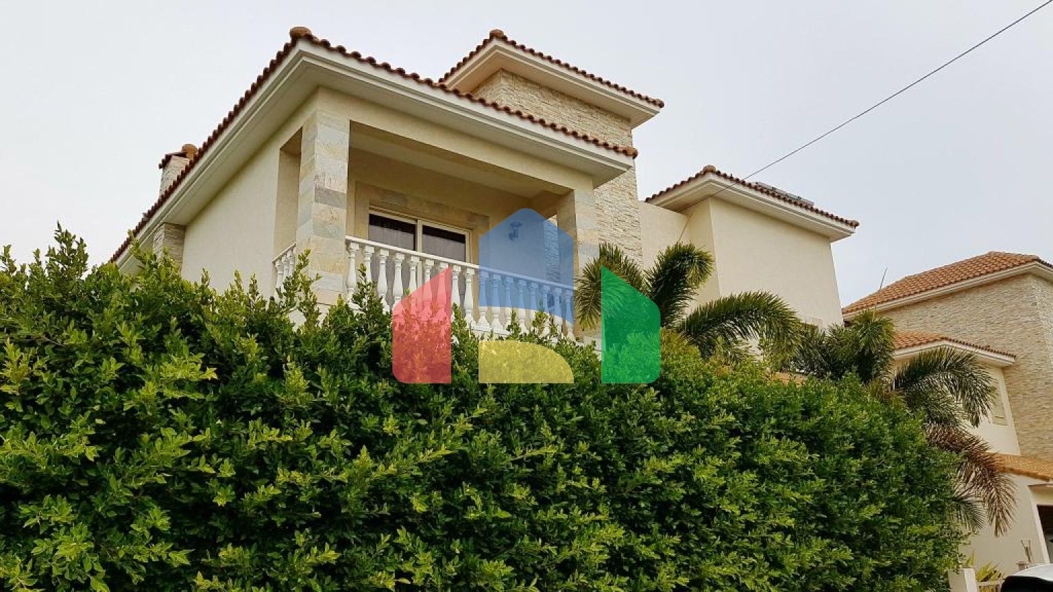 Продаж - Вілла 450 m² В Лимассоле