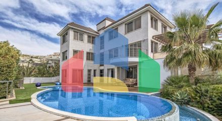 For Sale - Villa 400 m² in Limassol