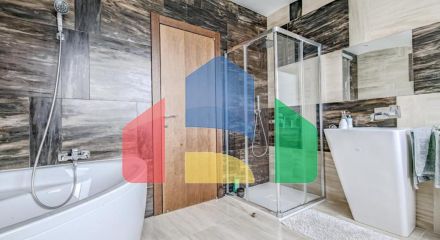 Продаж - Вілла 400 m² В Лимассоле