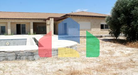 For Sale - Villa 500 m² in Limassol